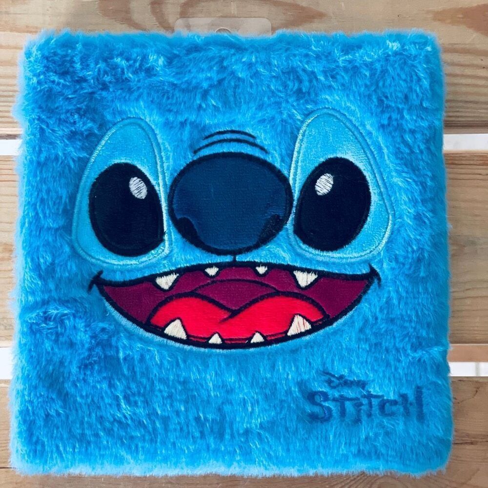 NWT Gorgeous DISNEY Lilo & Stitch Blue / White Furry Cover 16 Eyeshadow Palette